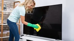 Jak správně čistit moderní televizory: Odborníci prozradili. Určitě děláte tyto chyby