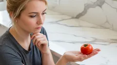 Koupili jste v obchodě nechutné rajčata? Trik, který jim dodá sladkost, slanost a pikantnost