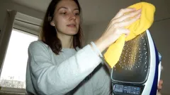 Jak snadno obnovit lesk povrchu žehličky v domácích podmínkách bez drahých chemikálií